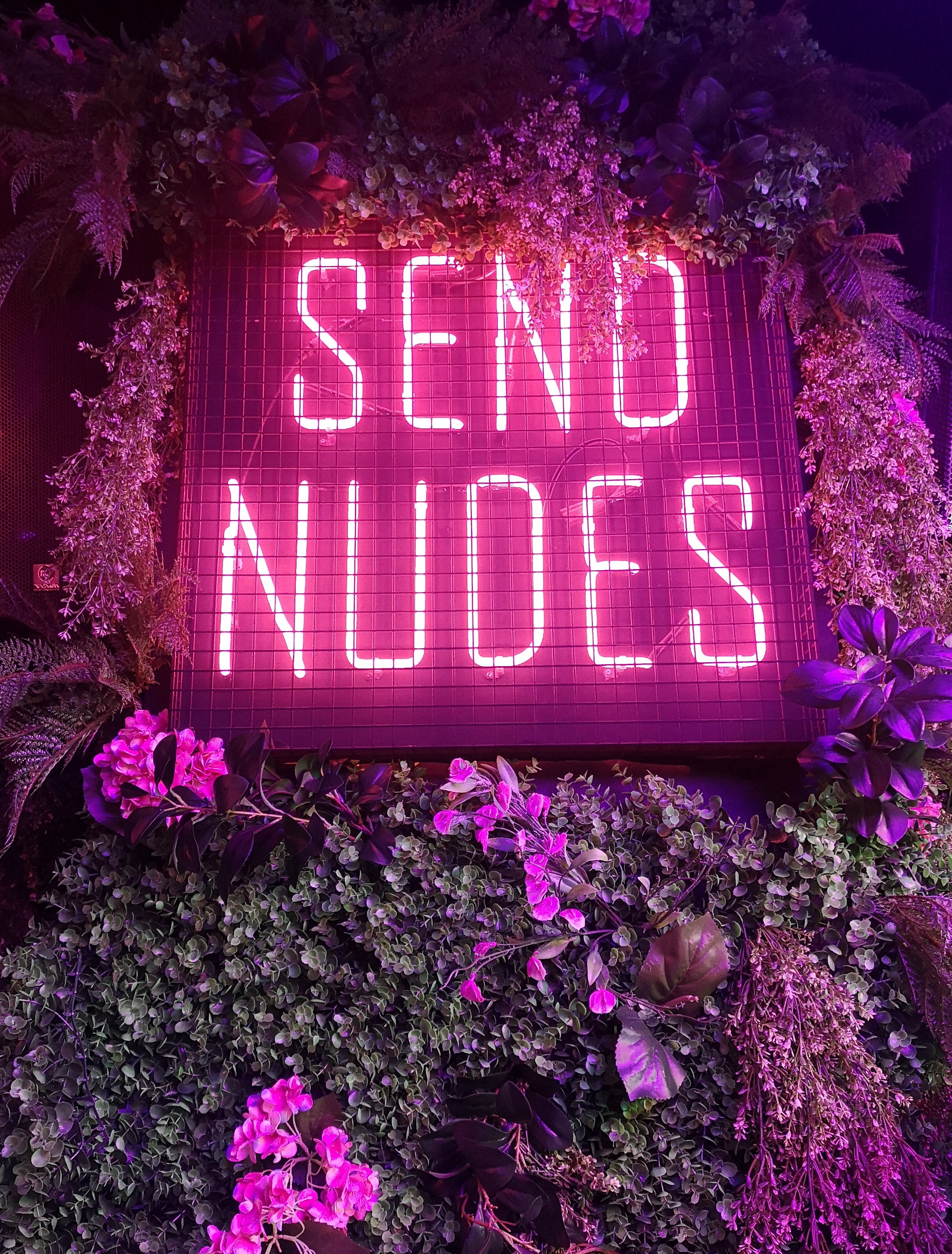 “TO THE LEFT TO THE LEFT”- MY EXPERIENCE WITH TINDER