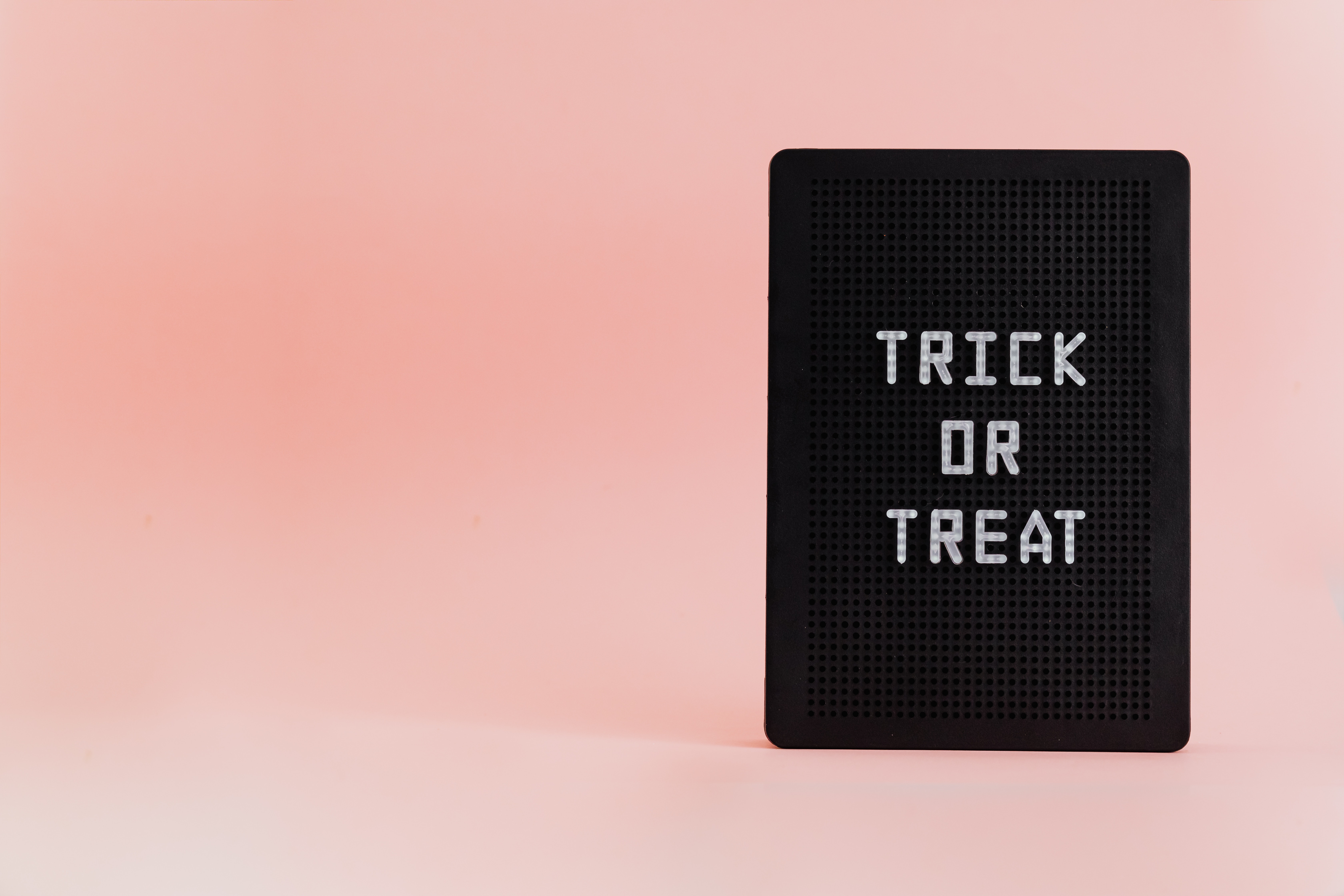 5 Reasons why I love and hate Halloween.